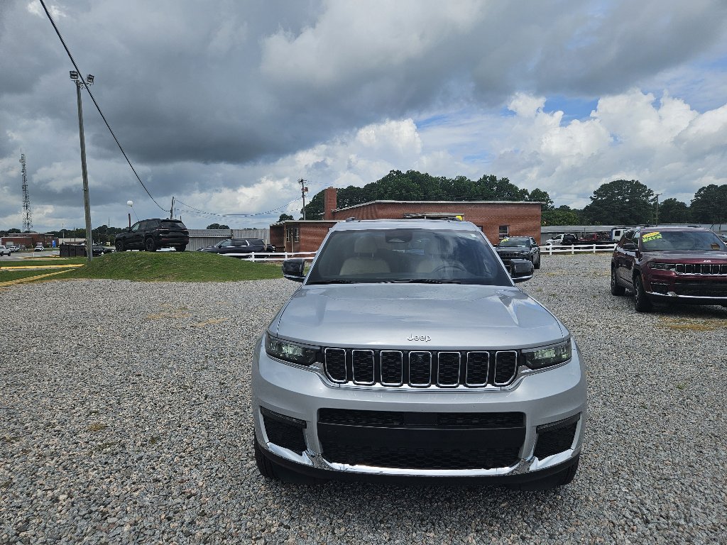 2024 Jeep Grand Cherokee Limited photo 3