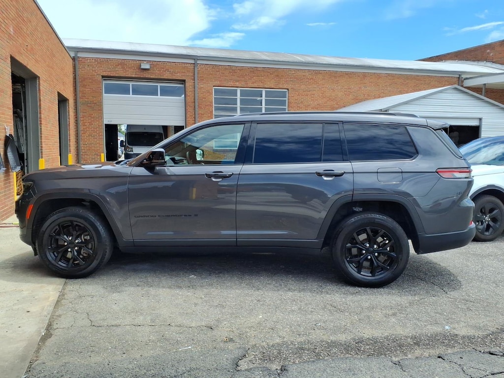 Used 2024 Jeep Grand Cherokee L Laredo SUV