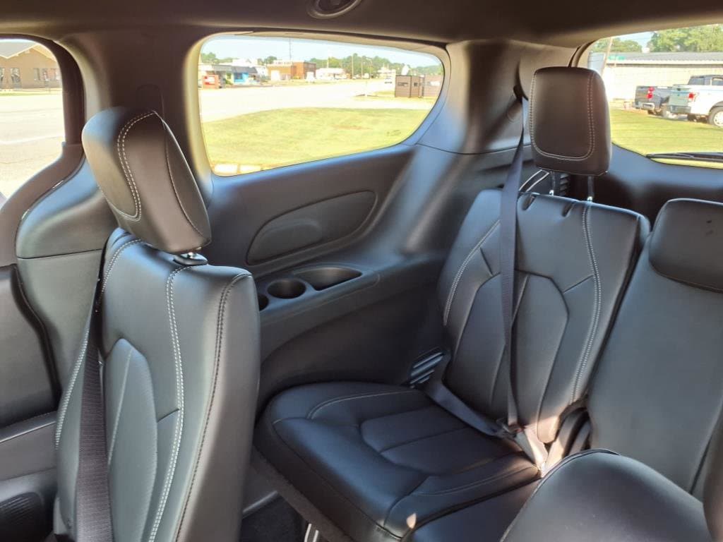 2025 Chrysler Voyager LX - Photo 7