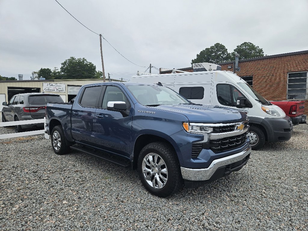 2024 Chevrolet Silverado 1500 LT photo 3