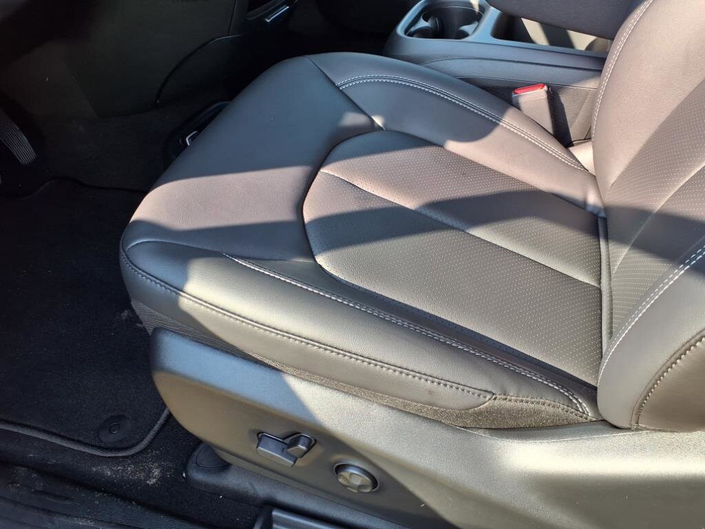 2025 Chrysler Voyager LX - Photo 14