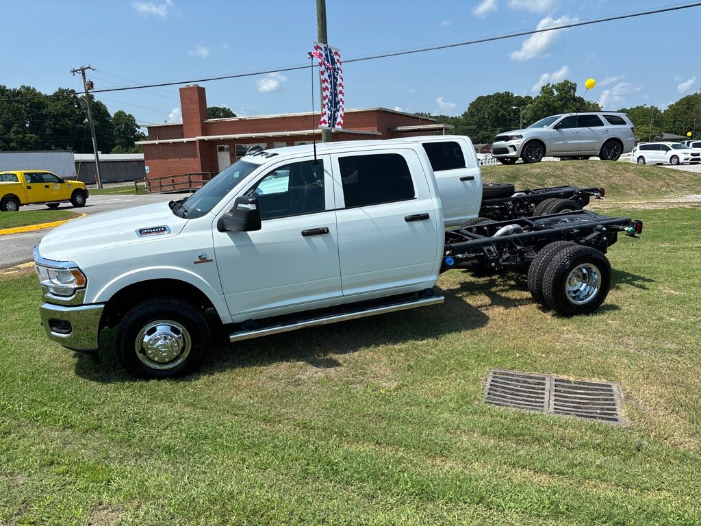 2024 Ram 3500 Tradesman photo 3