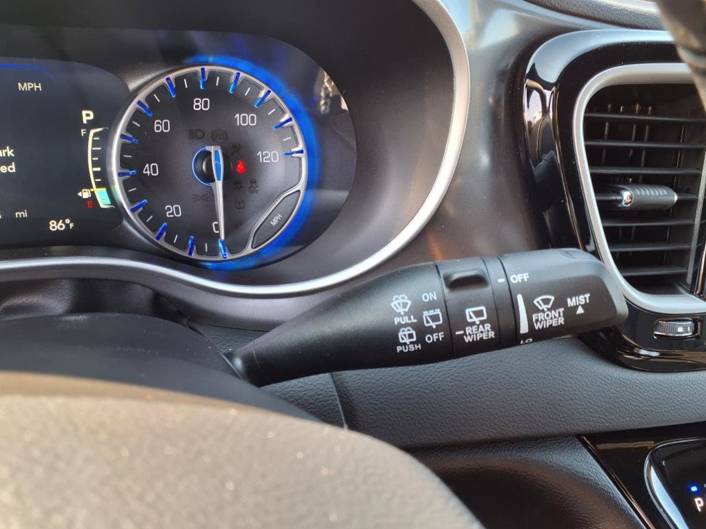 2025 Chrysler Voyager LX - Photo 19