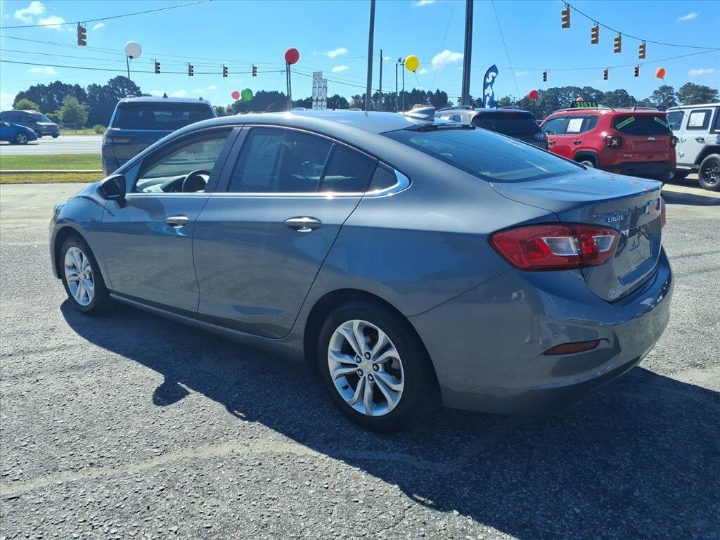 2019 Chevrolet Cruze LT photo 3