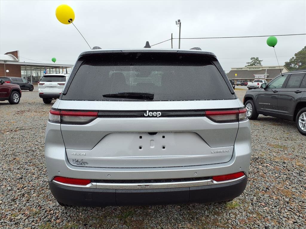 2025 Jeep Grand Cherokee Laredo X photo 2