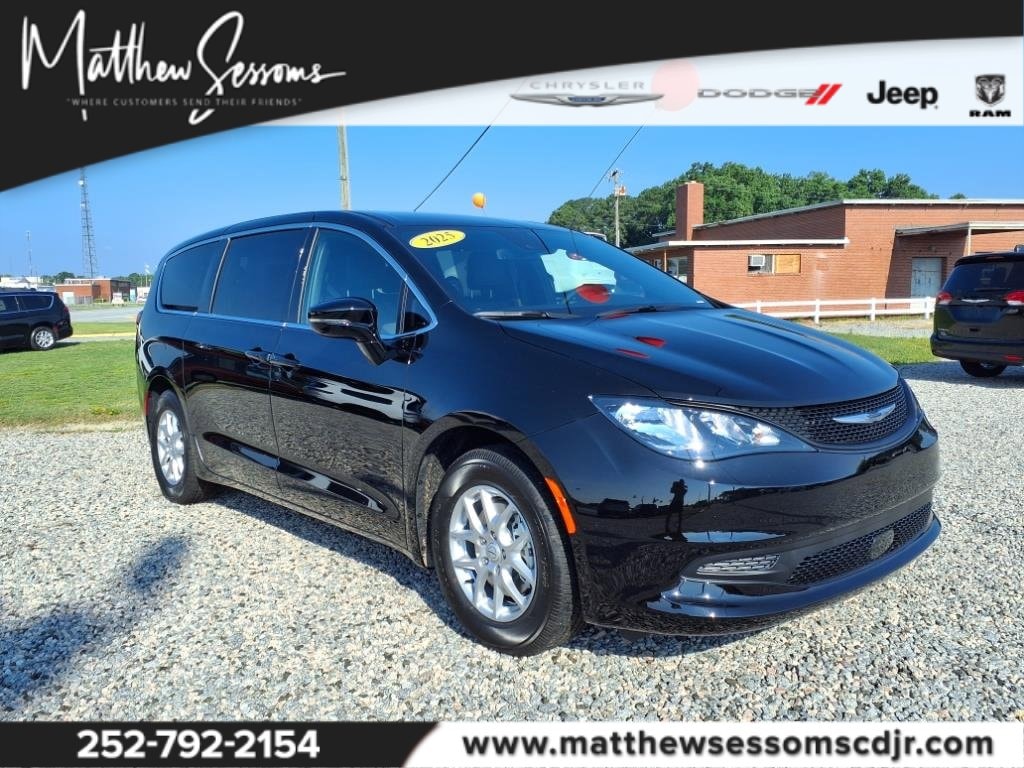 2025 Chrysler Voyager LX