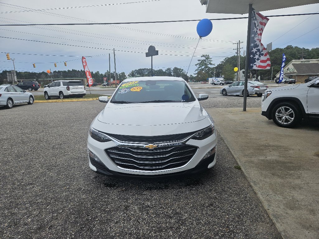 2024 Chevrolet Malibu 1LT photo 2