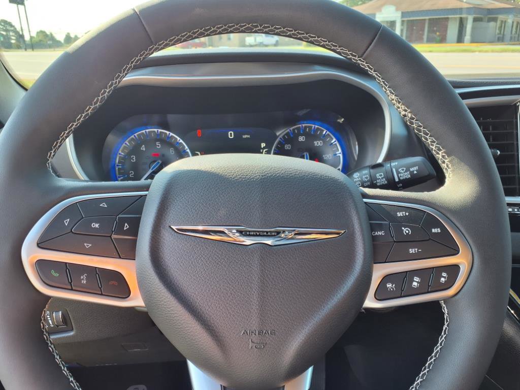 2025 Chrysler Voyager LX - Photo 22