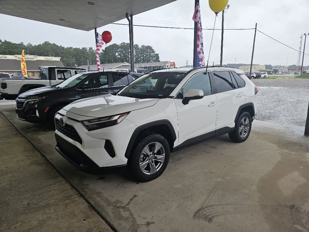 2022 Toyota RAV4 XLE photo 3