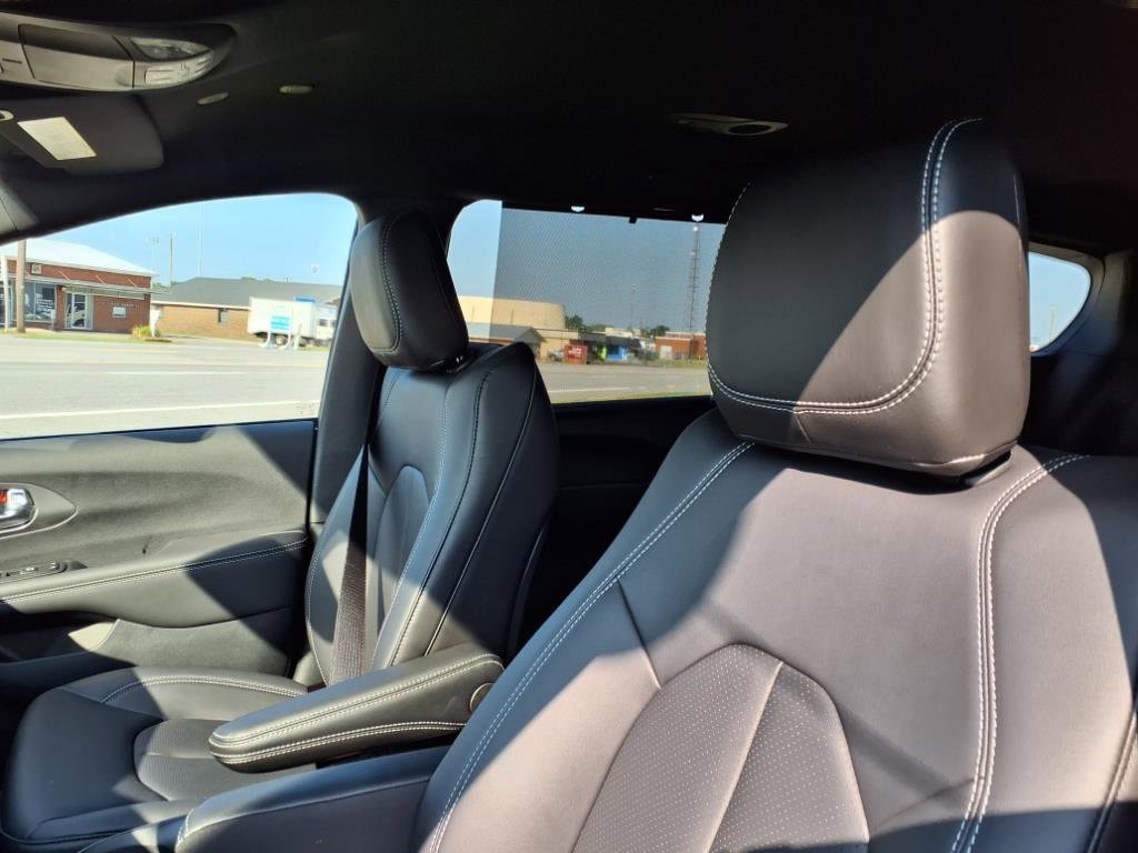 2025 Chrysler Voyager LX - Photo 13
