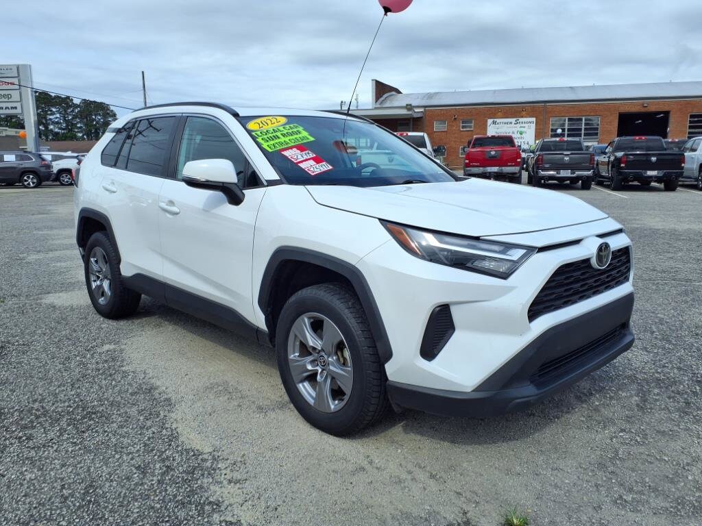 2022 Toyota RAV4 XLE photo 4