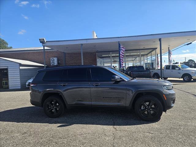 2024 Jeep Grand Cherokee Laredo photo 2