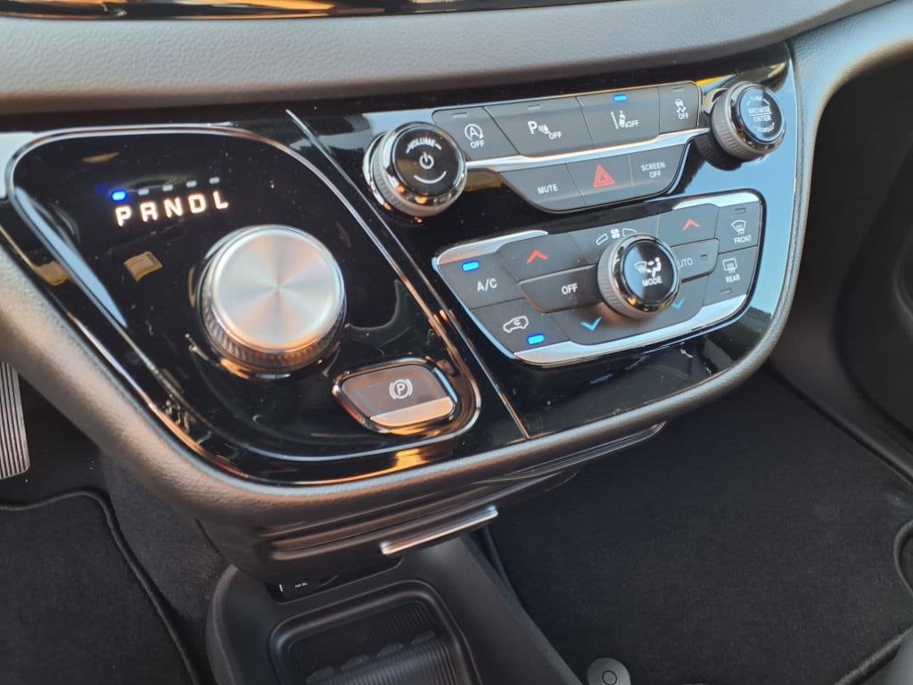 2025 Chrysler Voyager LX - Photo 15