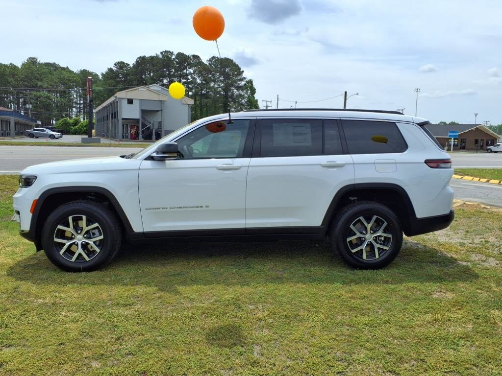 2025 Jeep Grand Cherokee Limited photo 3