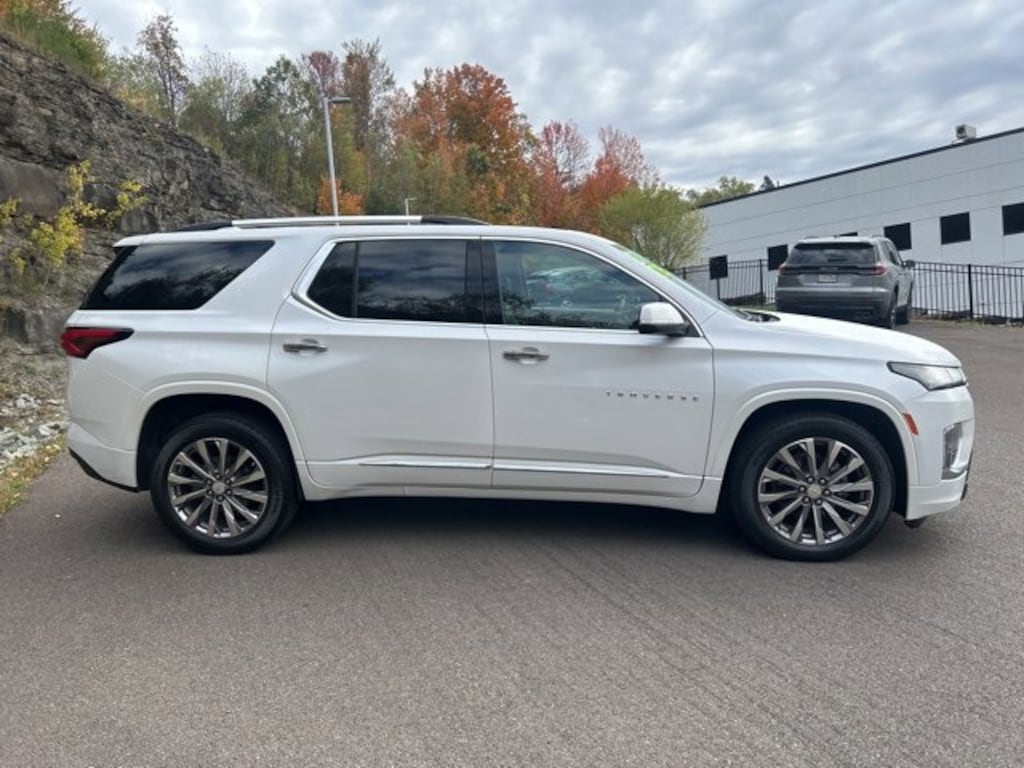 Used 2023 Chevrolet Traverse Premier SUV