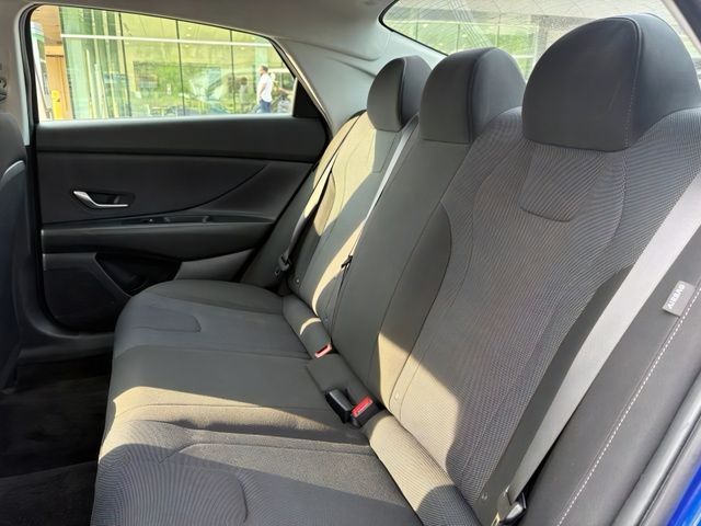 Additional photo of vehicle.