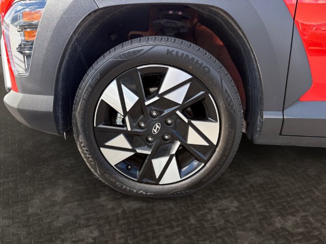 2025 Hyundai Kona SEL - Photo 11