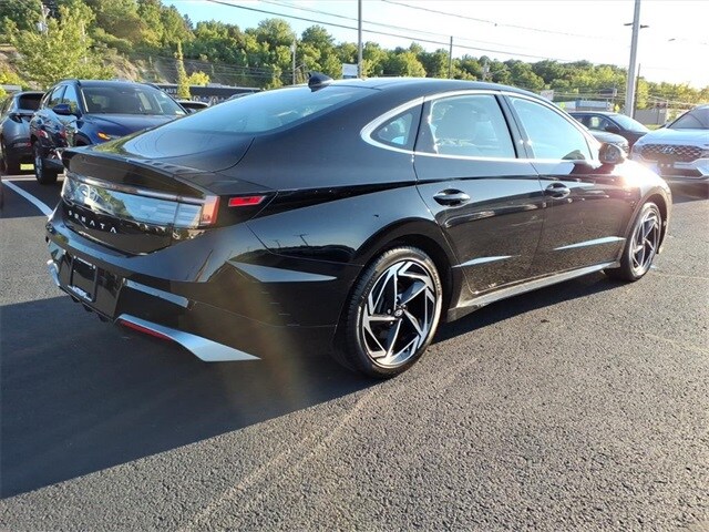 2024 Hyundai Sonata SEL Convenience photo 3
