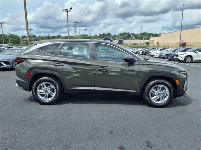2025 Hyundai Tucson SE photo 2