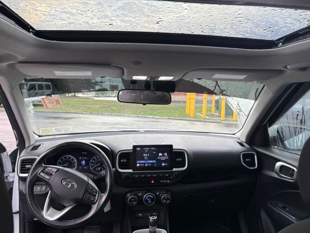 2022 Hyundai Venue SEL - Photo 10