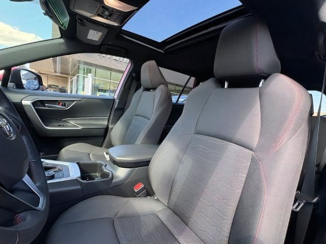 2024 Toyota RAV4 SE - Photo 16