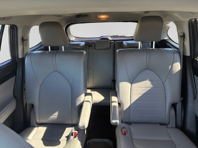 2021 Toyota Highlander XLE - Photo 18