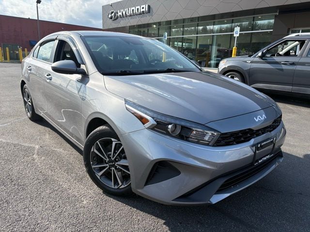 2023 Kia Forte LXS - Photo 7