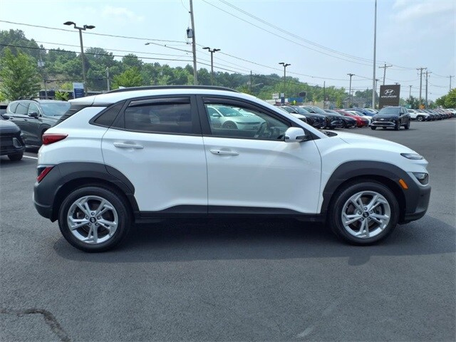 2023 Hyundai Kona SEL photo 2
