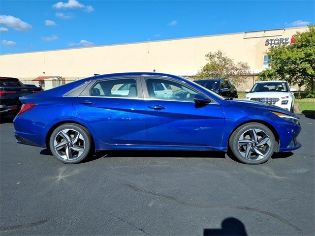 2023 Hyundai Elantra Limited photo 2