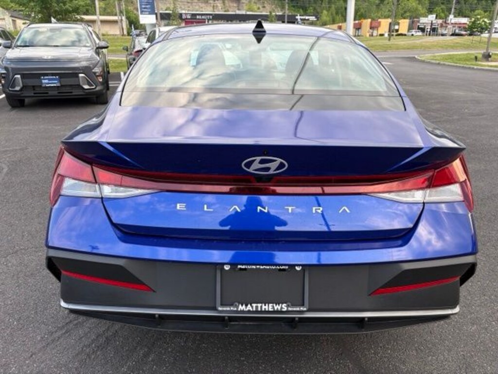 Certified 2025 Hyundai Elantra SE Sedan