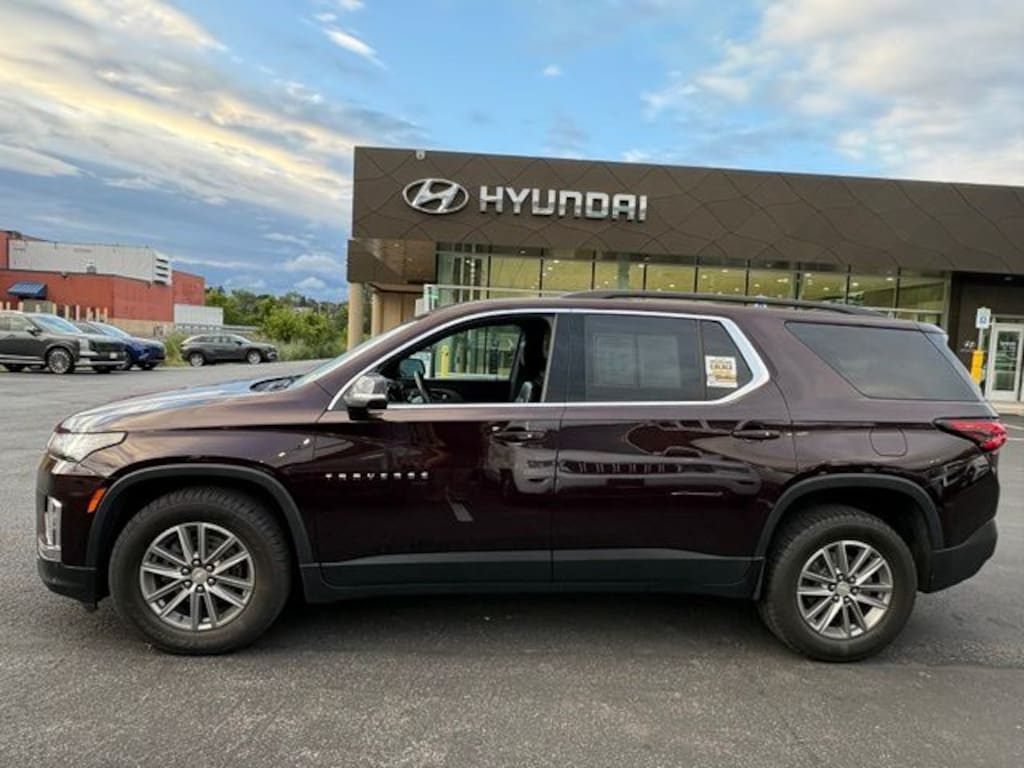 Used 2023 Chevrolet Traverse LT Leather SUV