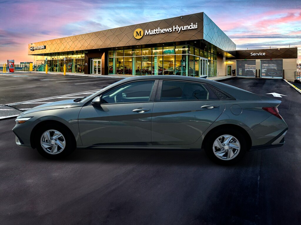 New 2025 Hyundai Elantra SE Sedan