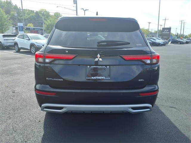 2022 Mitsubishi Outlander SEL photo 4