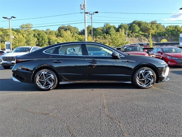 2024 Hyundai Sonata SEL Convenience photo 2