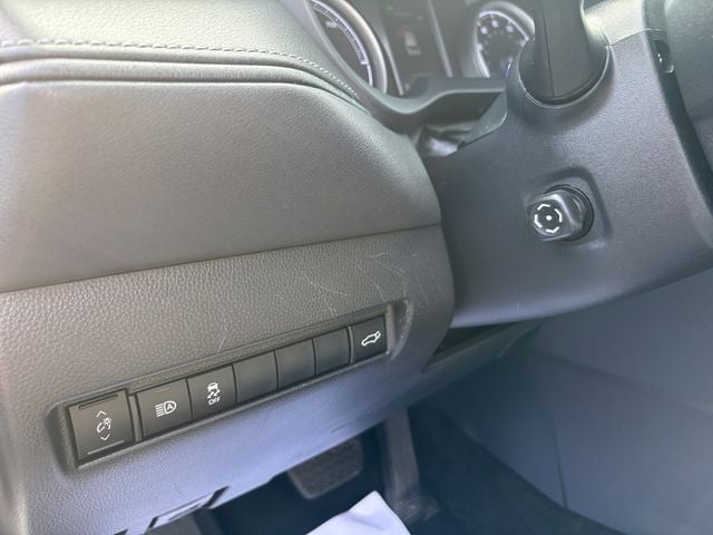 2021 Toyota Venza LE - Photo 26