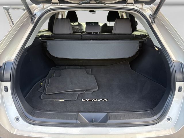 2021 Toyota Venza LE - Photo 19