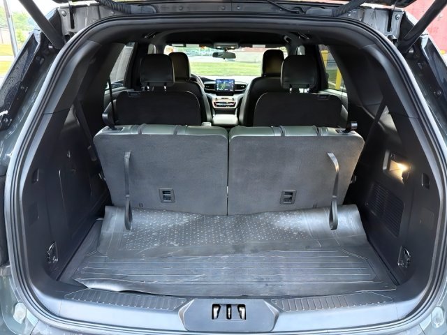 Additional photo of vehicle.