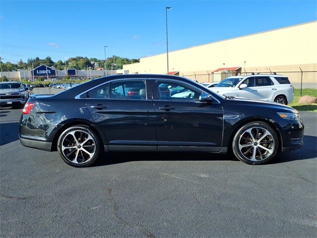 2016 Ford Taurus Limited photo 2