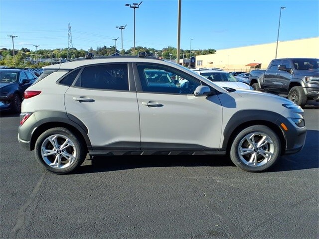 2023 Hyundai Kona SEL photo 2
