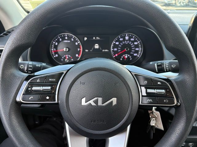 2023 Kia Forte LXS - Photo 9