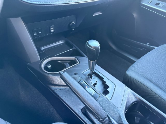 2018 Toyota RAV4 LE - Photo 24
