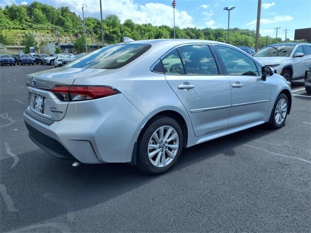 2024 Toyota Corolla Hybrid LE photo 3