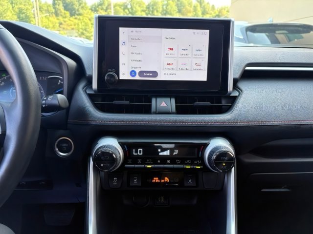 2024 Toyota RAV4 SE - Photo 20