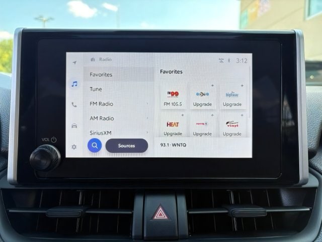 2024 Toyota RAV4 SE - Photo 22