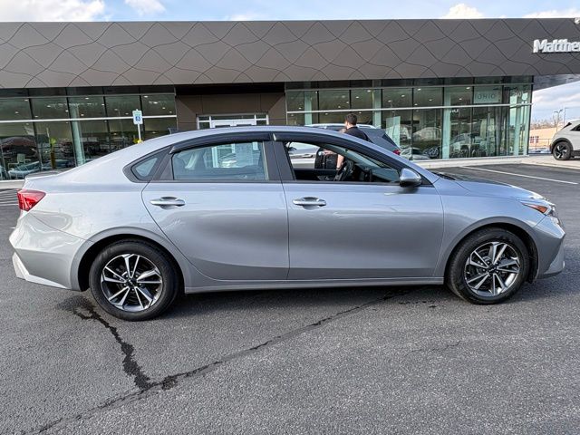 2023 Kia Forte LXS - Photo 6