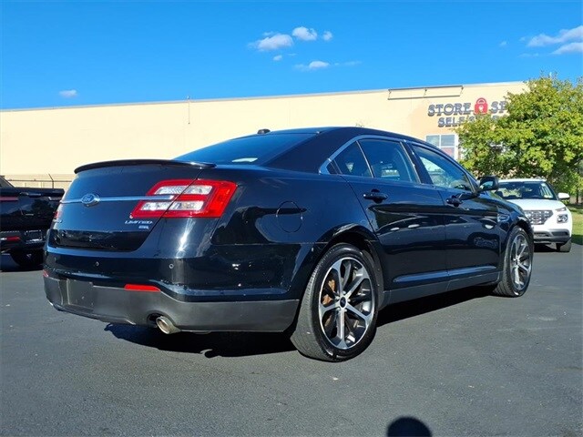 2016 Ford Taurus Limited photo 3