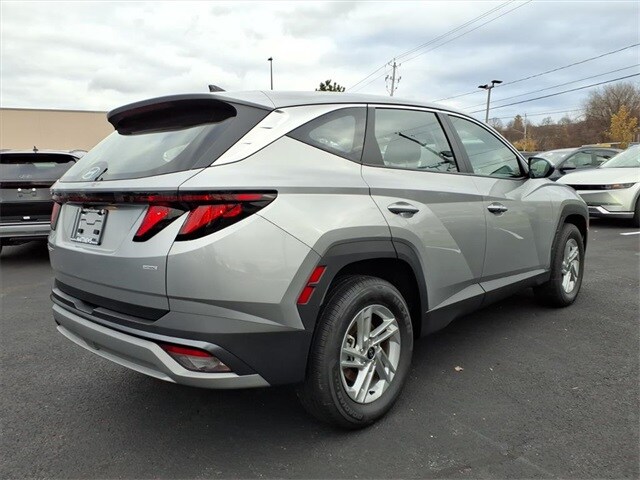 2025 Hyundai Tucson SE photo 3