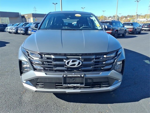 2025 Hyundai Tucson SE photo 2