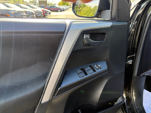 2018 Toyota RAV4 LE - Photo 11