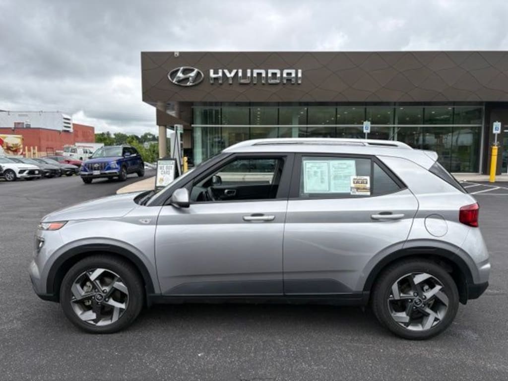 Used 2023 Hyundai Venue SEL SUV
